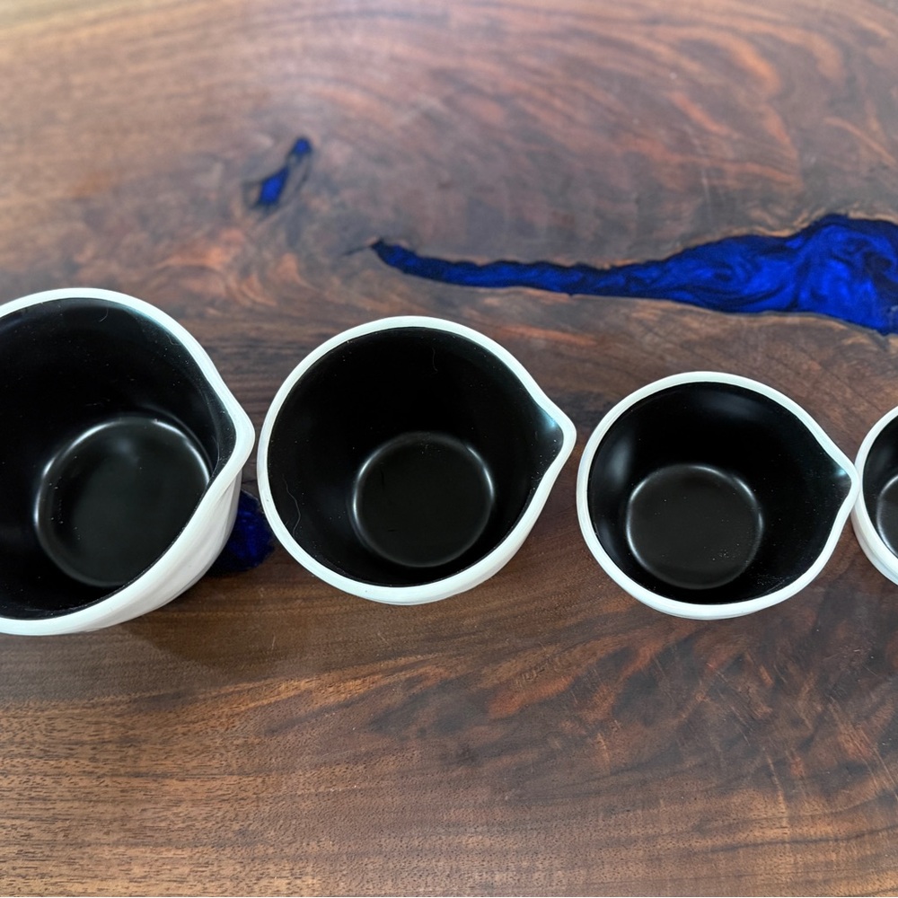New! Rae Dunn Measuring cups - Picture 7 of 9